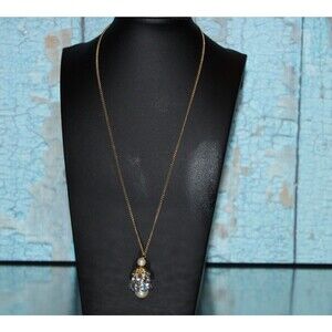 Vintage Gold Tone Beautiful  Blue Crystal with  Faux Pearls Pendant Necklace 18"